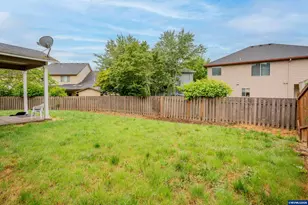 1013 Robbins Ct, Lebanon, OR 97355 - Photo 2