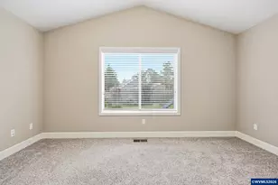 1075 Sage St, Silverton, OR 97381 - Photo 18