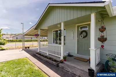 660 Central Av, Lebanon, OR 97355 - Photo 2