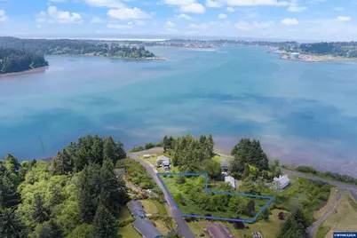 70 SE Yaquina View Dr, Newport, OR 97365 - Photo 4