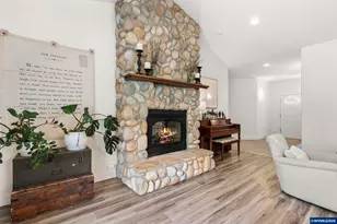 1329 Anna St, Woodburn, OR 97071 - Photo 8