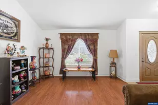 132 NW Howard Ln, Dallas, OR 97338 - Photo 6