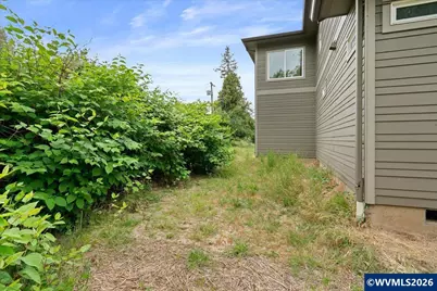 4098 Portland Rd NE, Salem, OR 97301 - Photo 36