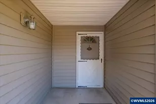 835 Sunflower Ln, Lebanon, OR 97355 - Photo 2