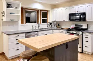 565 Shelokum Dr, Silverton, OR 97381 - Photo 2