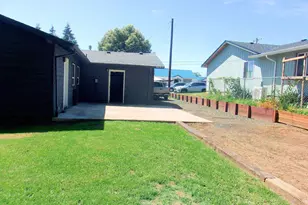 412 SW Fir St, Willamina, OR 97396 - Photo 2
