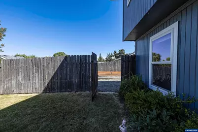 7405 SW 172nd Av, Aloha, OR 97007 - Photo 24