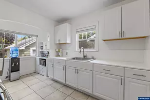 985 Madison St NE, Salem, OR 97301 - Photo 8