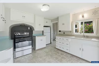 870 Hickory St NE, Salem, OR 97301 - Photo 8
