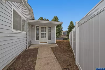 1305 Mulberry Dr, Woodburn, OR 97071 - Photo 26