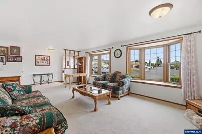 1305 Mulberry Dr, Woodburn, OR 97071 - Photo 6