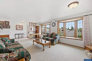 1305 Mulberry Dr, Woodburn, OR 97071 - Photo 6