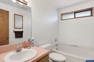 1305 Mulberry Dr, Woodburn, OR 97071 - Photo 22