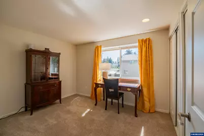 2190 Maplewood Dr S, Salem, OR 97306 - Photo 24