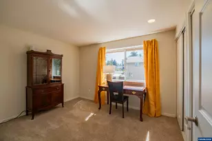 2190 Maplewood Dr S, Salem, OR 97306 - Photo 24