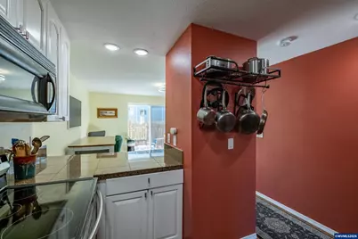 2190 Maplewood Dr S, Salem, OR 97306 - Photo 14