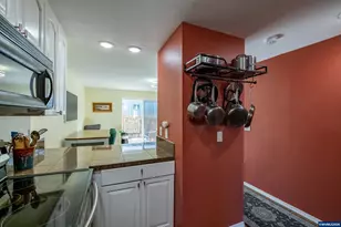 2190 Maplewood Dr S, Salem, OR 97306 - Photo 14