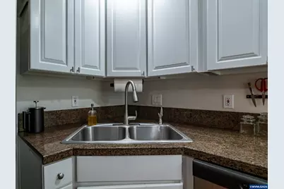 2190 Maplewood Dr S, Salem, OR 97306 - Photo 16