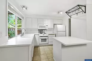 1035 Chestnut St NW, Salem, OR 97304 - Photo 14
