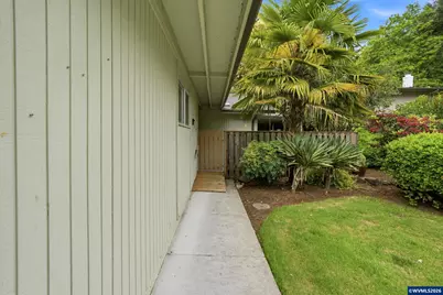 1035 Chestnut St NW, Salem, OR 97304 - Photo 8