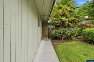 1035 Chestnut St NW, Salem, OR 97304 - Photo 8