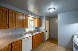 905 Ash St, Brownsville, OR 97327 - Photo 10