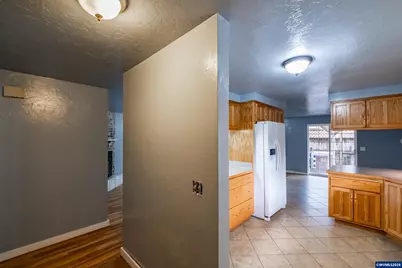 905 Ash St, Brownsville, OR 97327 - Photo 6