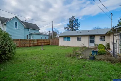 905 Ash St, Brownsville, OR 97327 - Photo 4