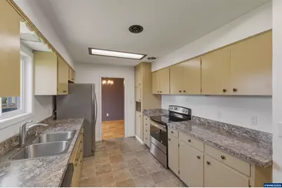 1137 N 4th St, Stayton, OR 97383 - Photo 10