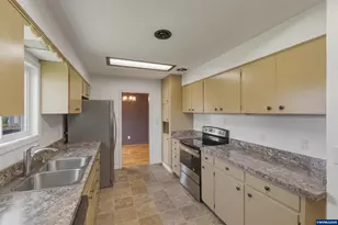 1137 N 4th St, Stayton, OR 97383 - Photo 10