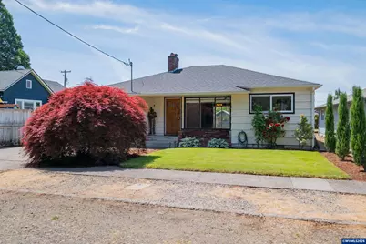 1137 N 4th St, Stayton, OR 97383 - Photo 2