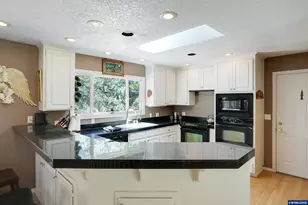 6135 Skyline Rd S, Salem, OR 97306 - Photo 8