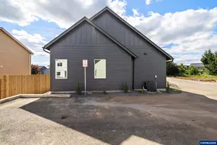 1271 Brown St, Woodburn, OR 97071 - Photo 6