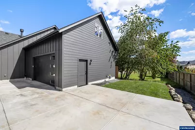 1271 Brown St, Woodburn, OR 97071 - Photo 12