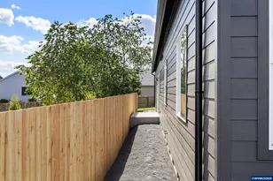 1271 Brown St, Woodburn, OR 97071 - Photo 10