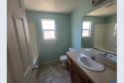 1064 Turtledove Lp, Lebanon, OR 97355 - Photo 12