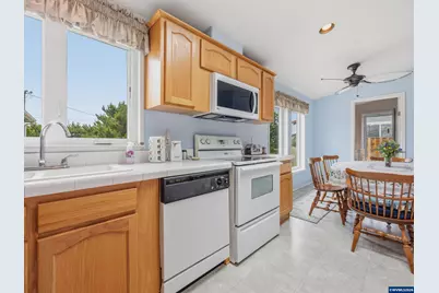 109 NW Sunset Wy, Waldport, OR 97394 - Photo 12
