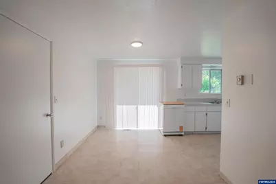 1043 26th Ct, Sweet Home, OR 97386 - Photo 10