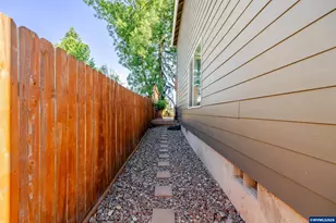 647 NE Autumn Ridge Dr, McMinnville, OR 97128 - Photo 40
