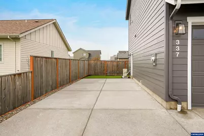 333 SE Fir Villa Rd, Dallas, OR 97338 - Photo 4
