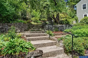 11 NW Edgewood Dr, Corvallis, OR 97330 - Photo 44