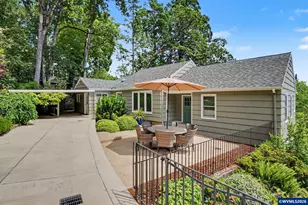 11 NW Edgewood Dr, Corvallis, OR 97330 - Photo 2