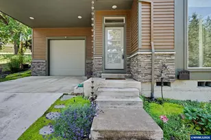 3971 Village Center Dr SE, Salem, OR 97302 - Photo 2