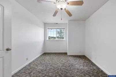 886 N 7th St, Harrisburg, OR 97446 - Photo 30
