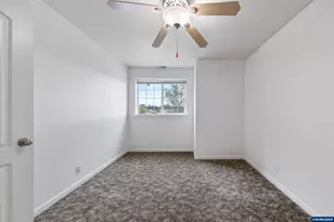 886 N 7th St, Harrisburg, OR 97446 - Photo 30