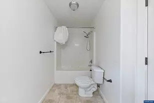 886 N 7th St, Harrisburg, OR 97446 - Photo 34