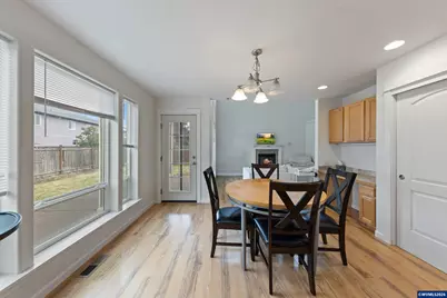886 N 7th St, Harrisburg, OR 97446 - Photo 10