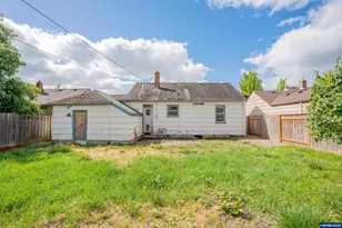 1059 15th Av SW, Albany, OR 97321 - Photo 2