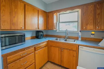 1059 15th Av SW, Albany, OR 97321 - Photo 6