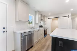 2012 18th Ave, Sweet Home, OR 97386 - Photo 6